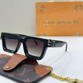 Picture of Louis Vuitton Sunglasses _SKUfw76407011fw